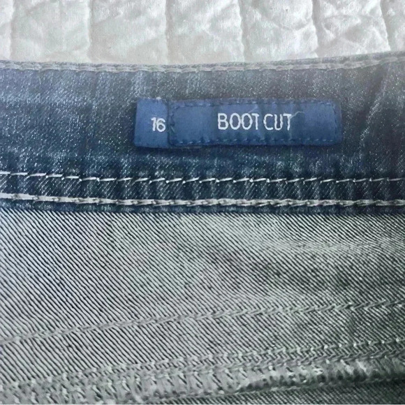 Seven 7 boot cut size 16 woman’s jeans, embellished back pocket dark wash - Picture 8 of 9